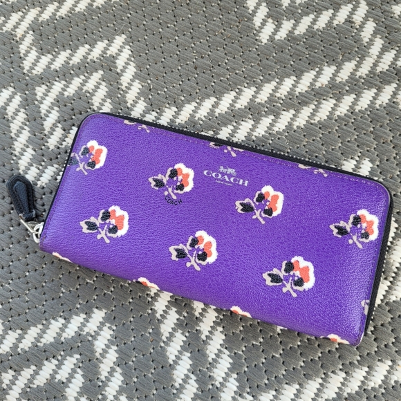 Coach Women’s Slim Accordion Zip Wallet In Bramble Rose Print In Purple … - Picture 1 of 6